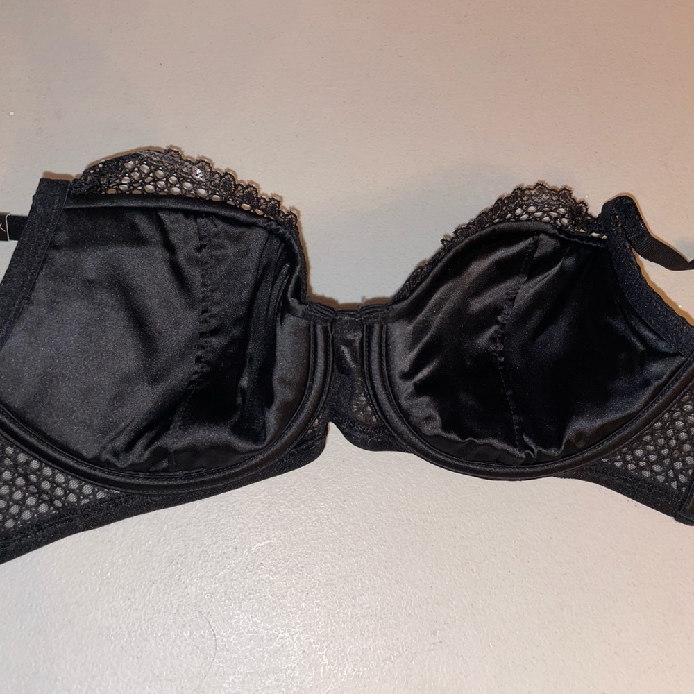 Victoria's Secret Bra VS Fishnet Plunge Bra VS Lace Bra Removable Padding 36C 🆕 - Picture 14 of 16